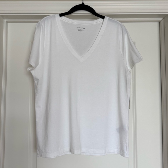 NWT Banana Republic Supina Cotton White V Neck Tee | L - Picture 2 of 6